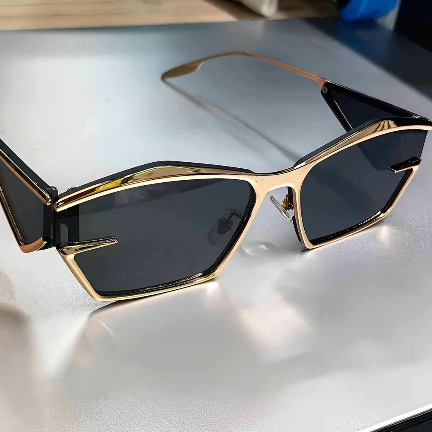 Lunettes de Soleil Femme Carrées avec Monture Sculptée – Zéphyr